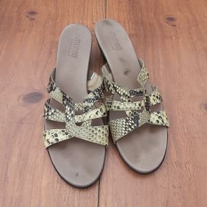 Munro👡snake sandals
